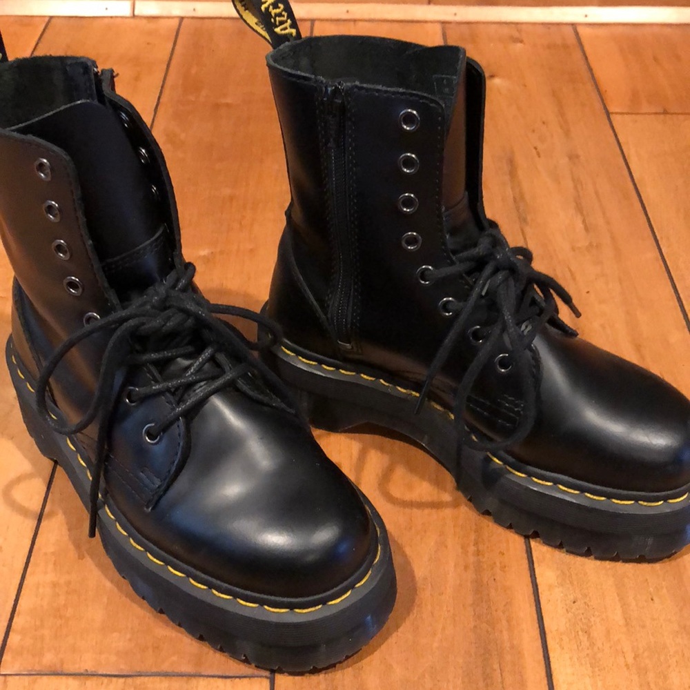 Dr. Martens Jadon